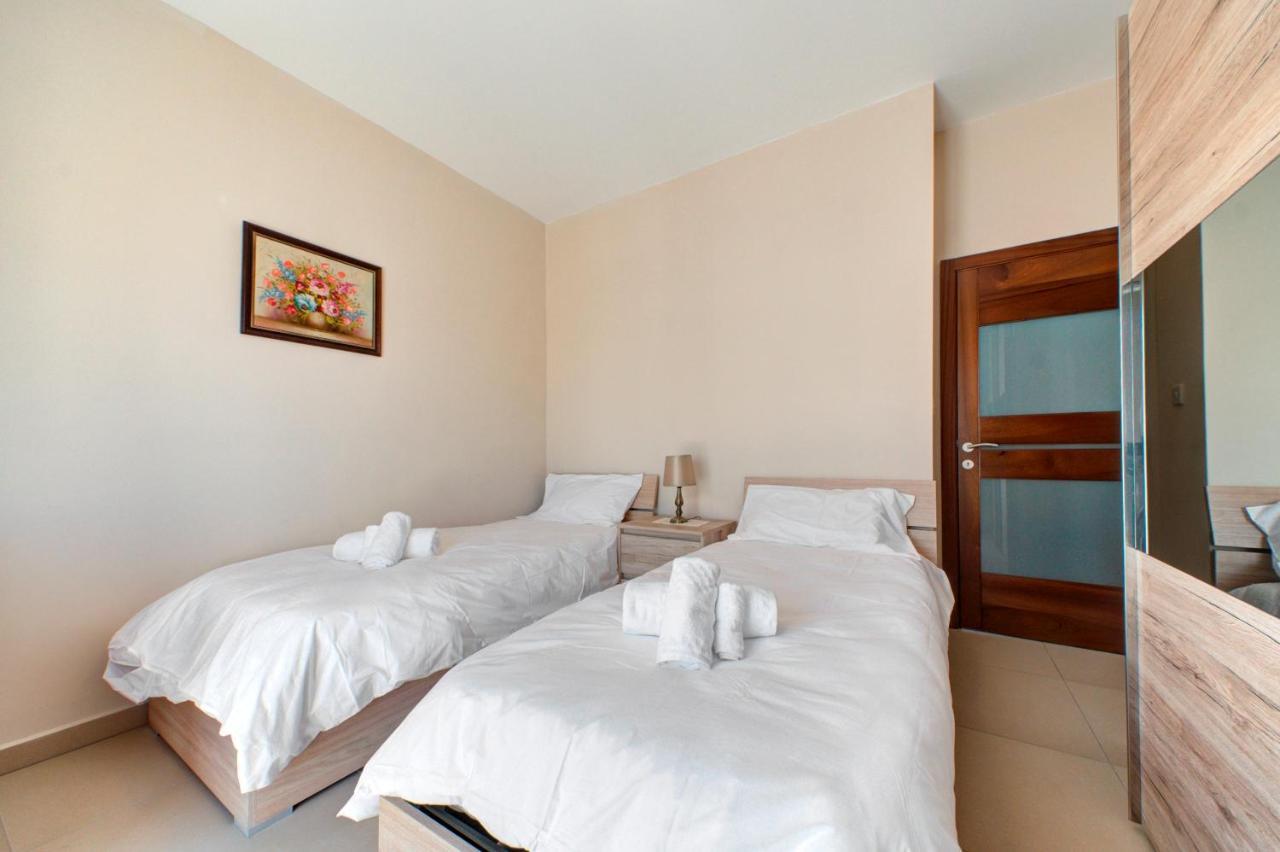Modern Seaside 2 Bedroom Penthouse With Sea Views St. Paul's Bay Exterior foto