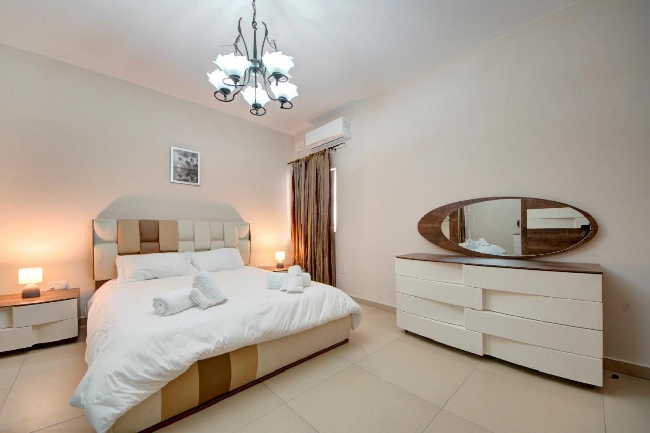 Modern Seaside 2 Bedroom Penthouse With Sea Views St. Paul's Bay Exterior foto