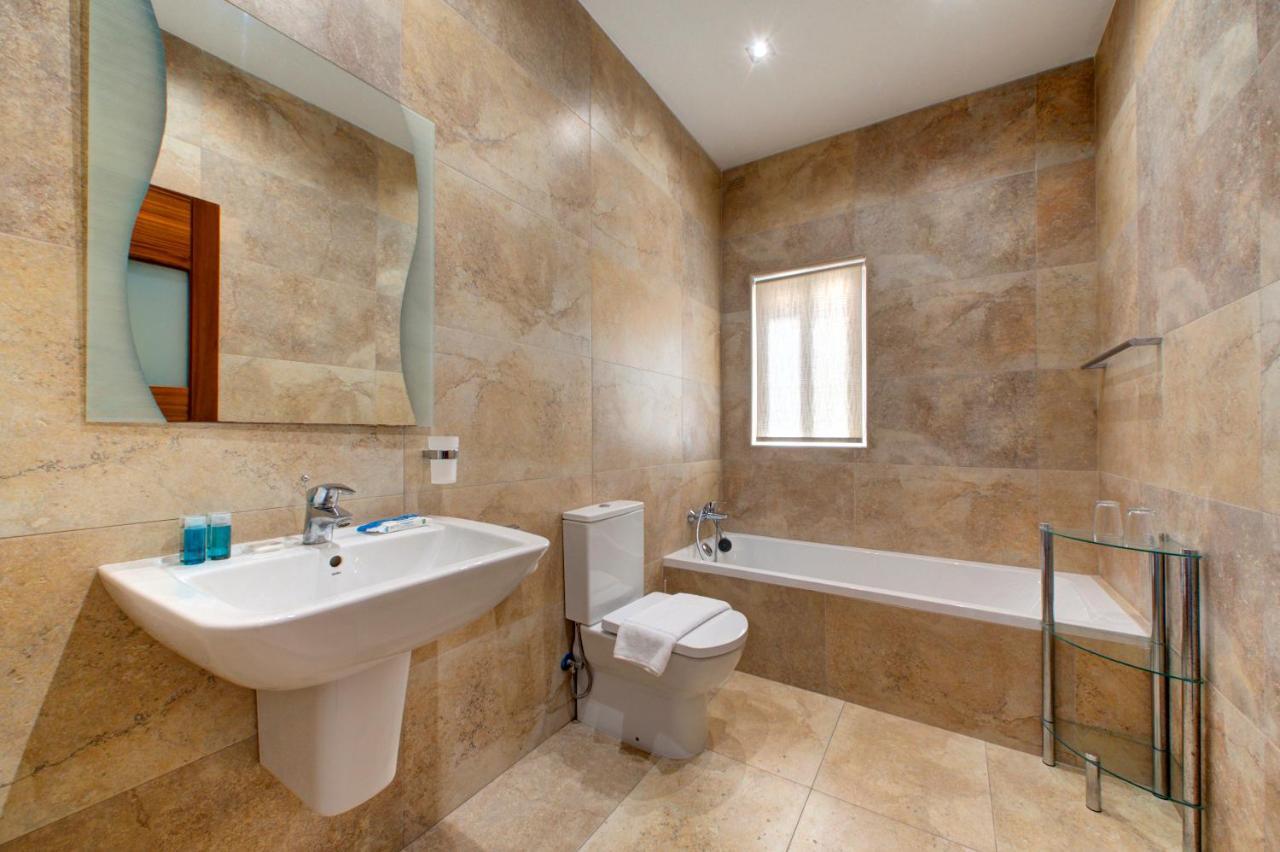 Modern Seaside 2 Bedroom Penthouse With Sea Views St. Paul's Bay Exterior foto